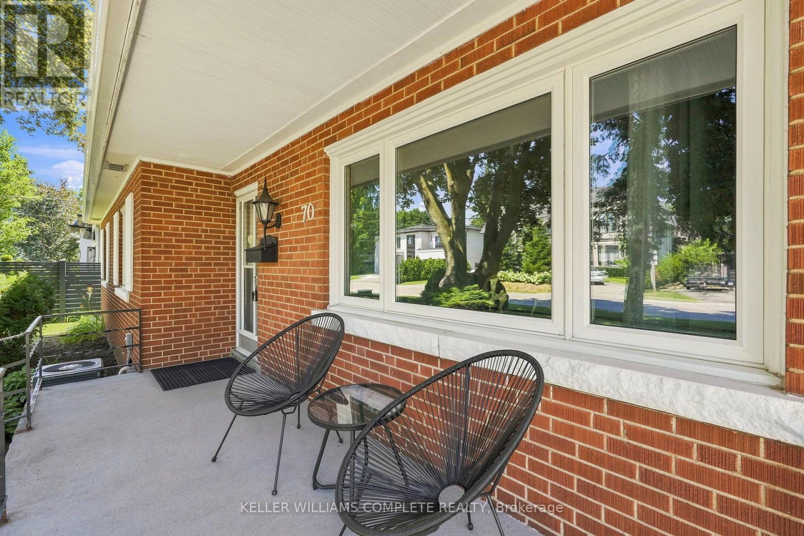 70 Floresta Court, Hamilton, Ontario  L9G 1R8 - Photo 4 - X13637378