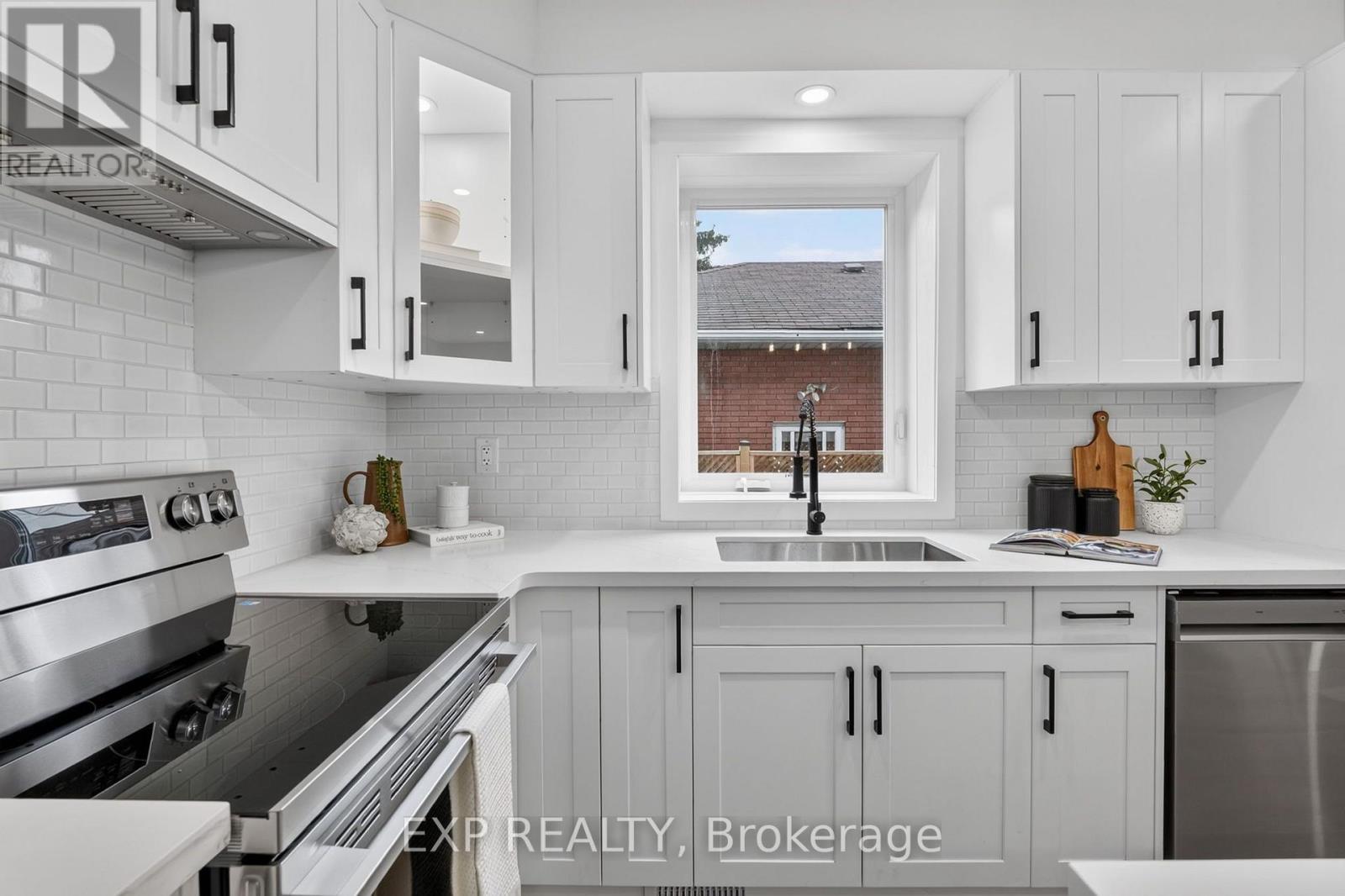325 Queensdale Avenue E, Hamilton, Ontario  L9A 1L5 - Photo 12 - X13637384
