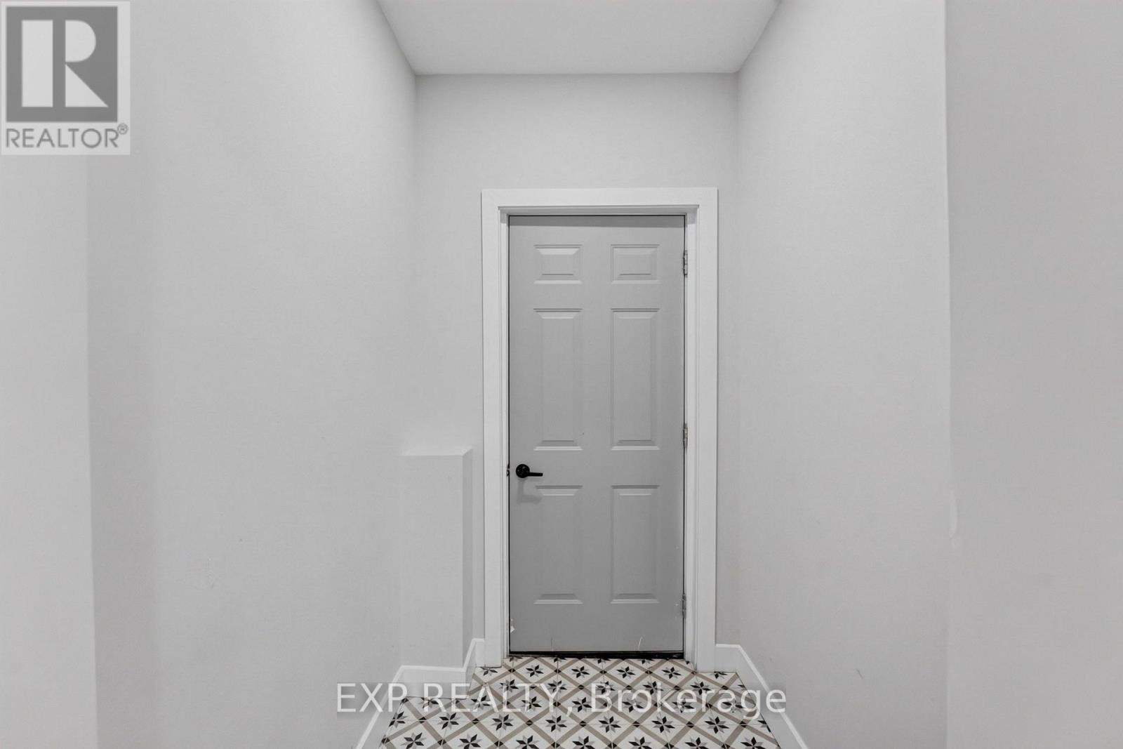 325 Queensdale Avenue E, Hamilton, Ontario  L9A 1L5 - Photo 24 - X13637384