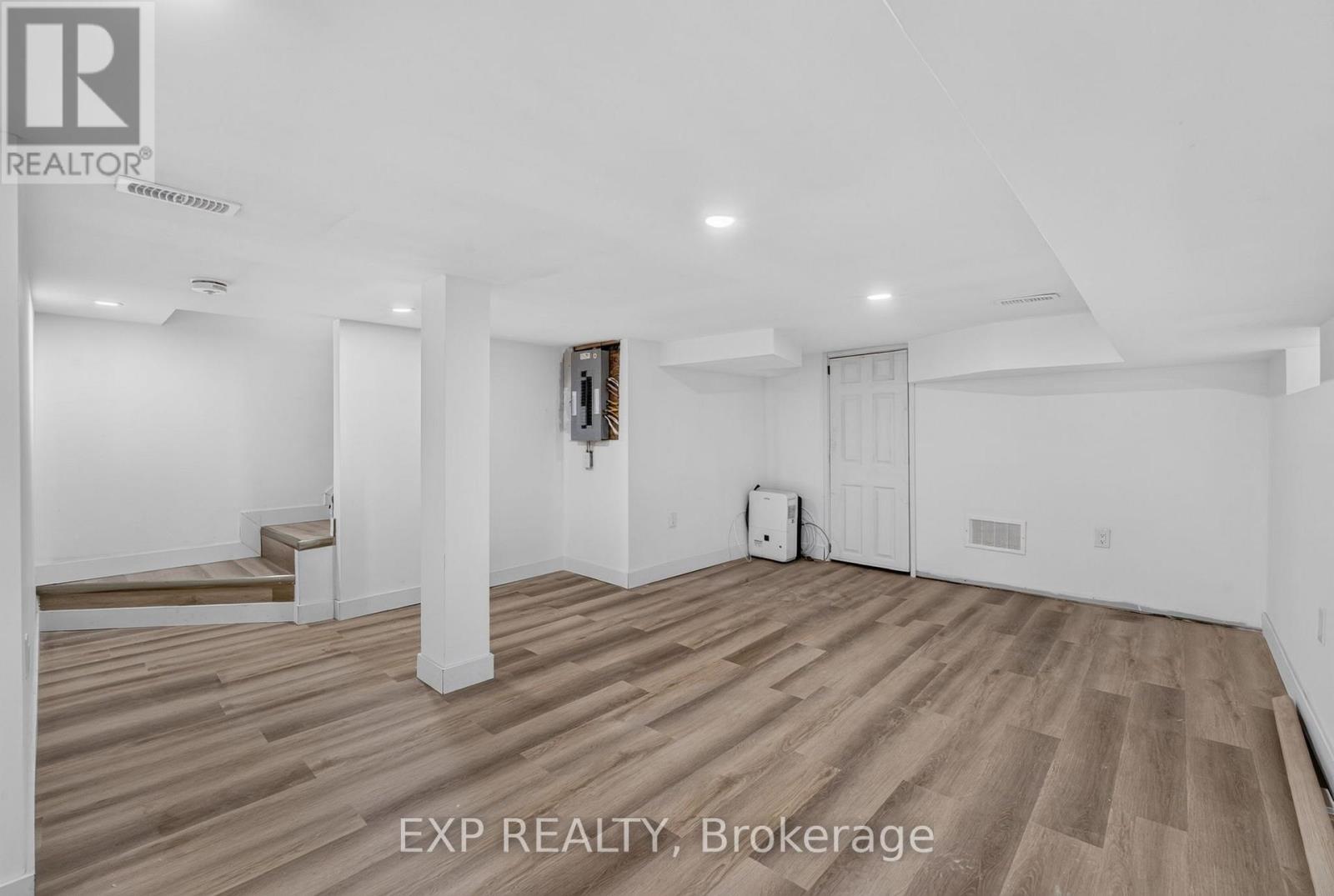 325 Queensdale Avenue E, Hamilton, Ontario  L9A 1L5 - Photo 44 - X13637384