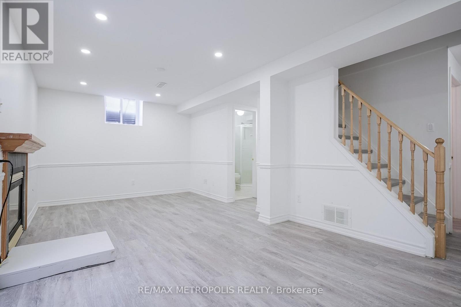 Bsmt - 570 Springview Drive, Pickering, Ontario  L1V 4X2 - Photo 8 - E13613842