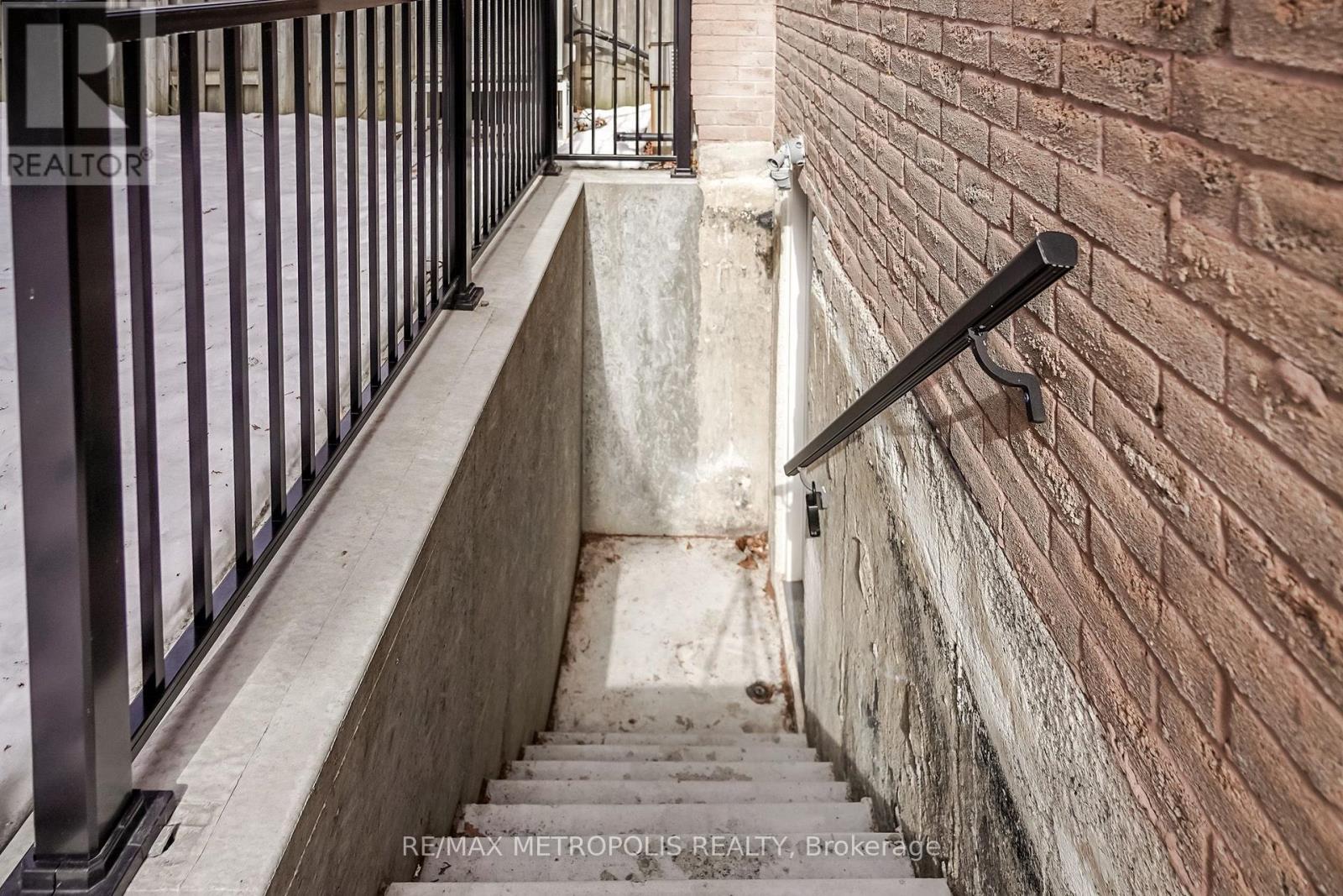 Bsmt - 570 Springview Drive, Pickering, Ontario  L1V 4X2 - Photo 4 - E13613842