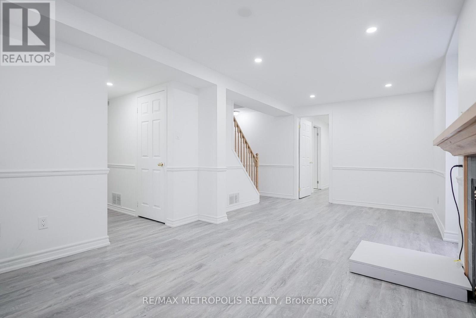 Bsmt - 570 Springview Drive, Pickering, Ontario  L1V 4X2 - Photo 9 - E13613842