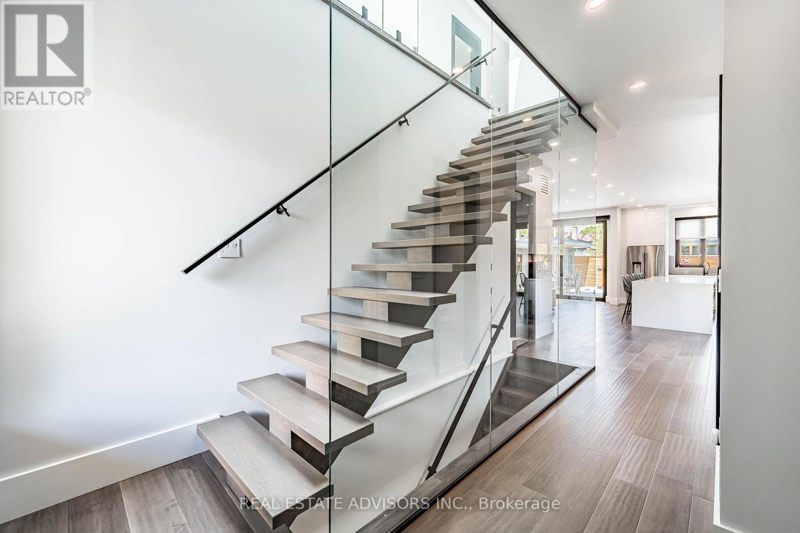 50 Beckwith Road E, Toronto, Ontario  M9C 3Y1 - Photo 4 - W13589074
