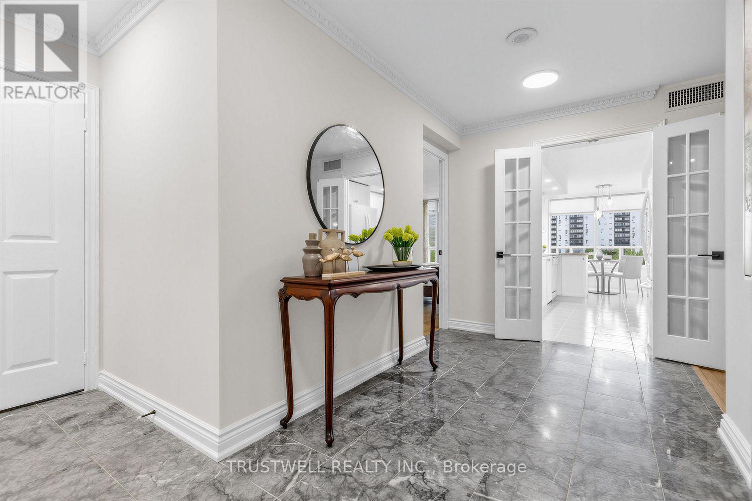 <div class="slider-price">$1,200,000</div><p>703 - 3181 Bayview Avenue, Toronto, Ontario</p>