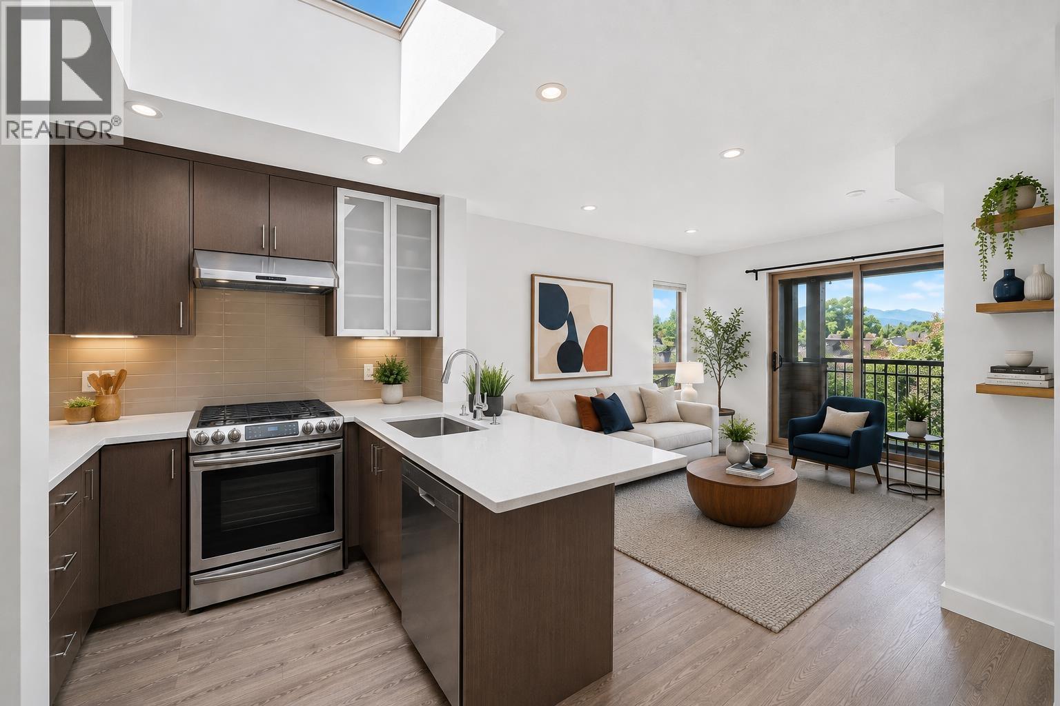 401 688 E 16TH AVENUE, Vancouver, British Columbia