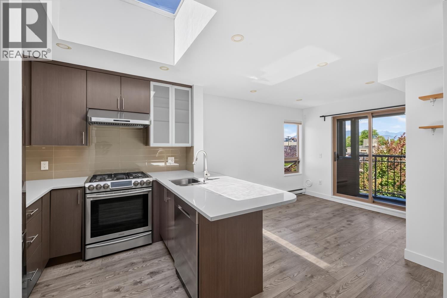 401 688 E 16th Avenue, Vancouver, British Columbia V5T 2V4 - Photo 2 - R3152632
