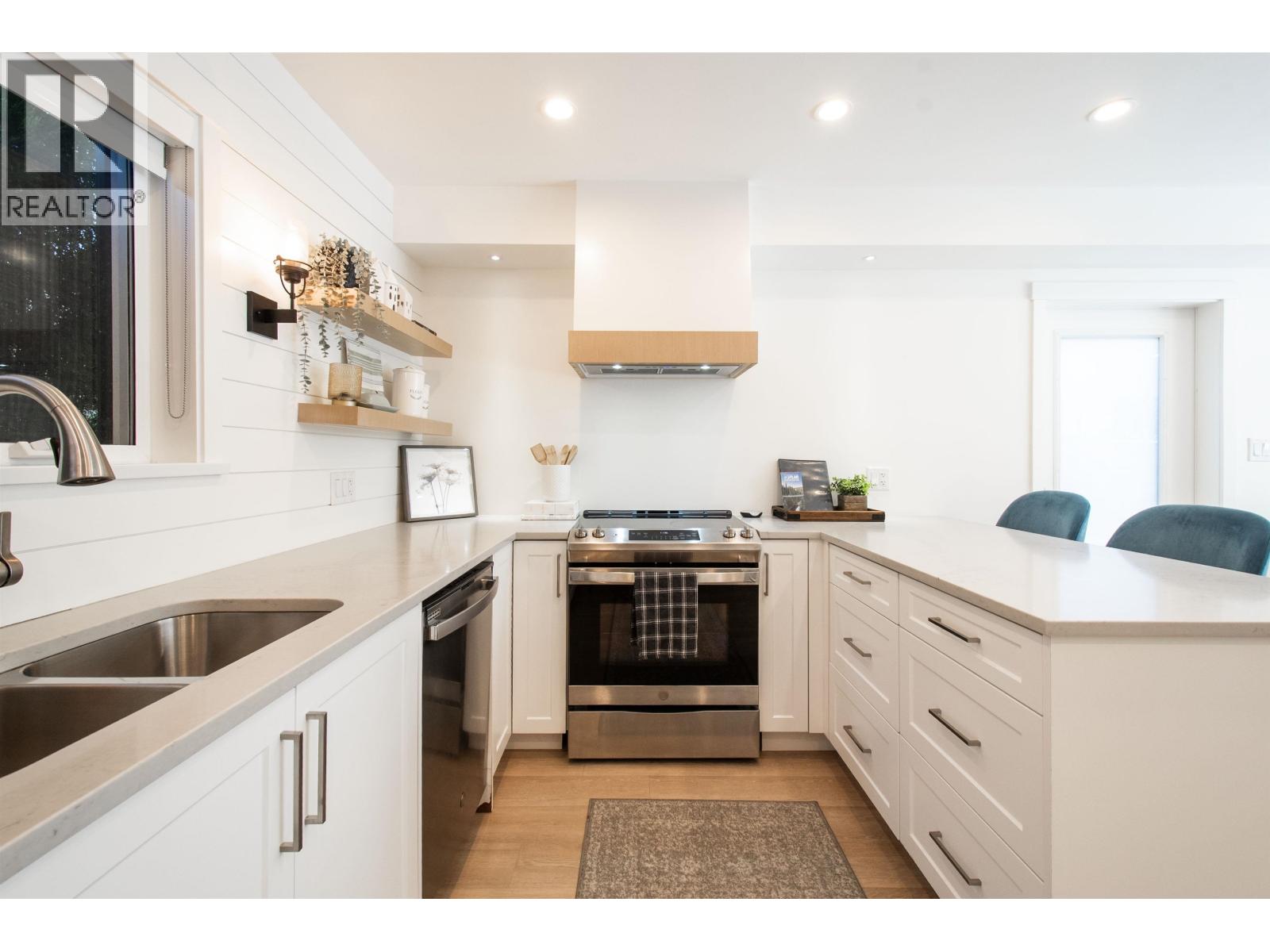 361 W 19th Street, North Vancouver, British Columbia  V7M 1X7 - Photo 28 - R3152639
