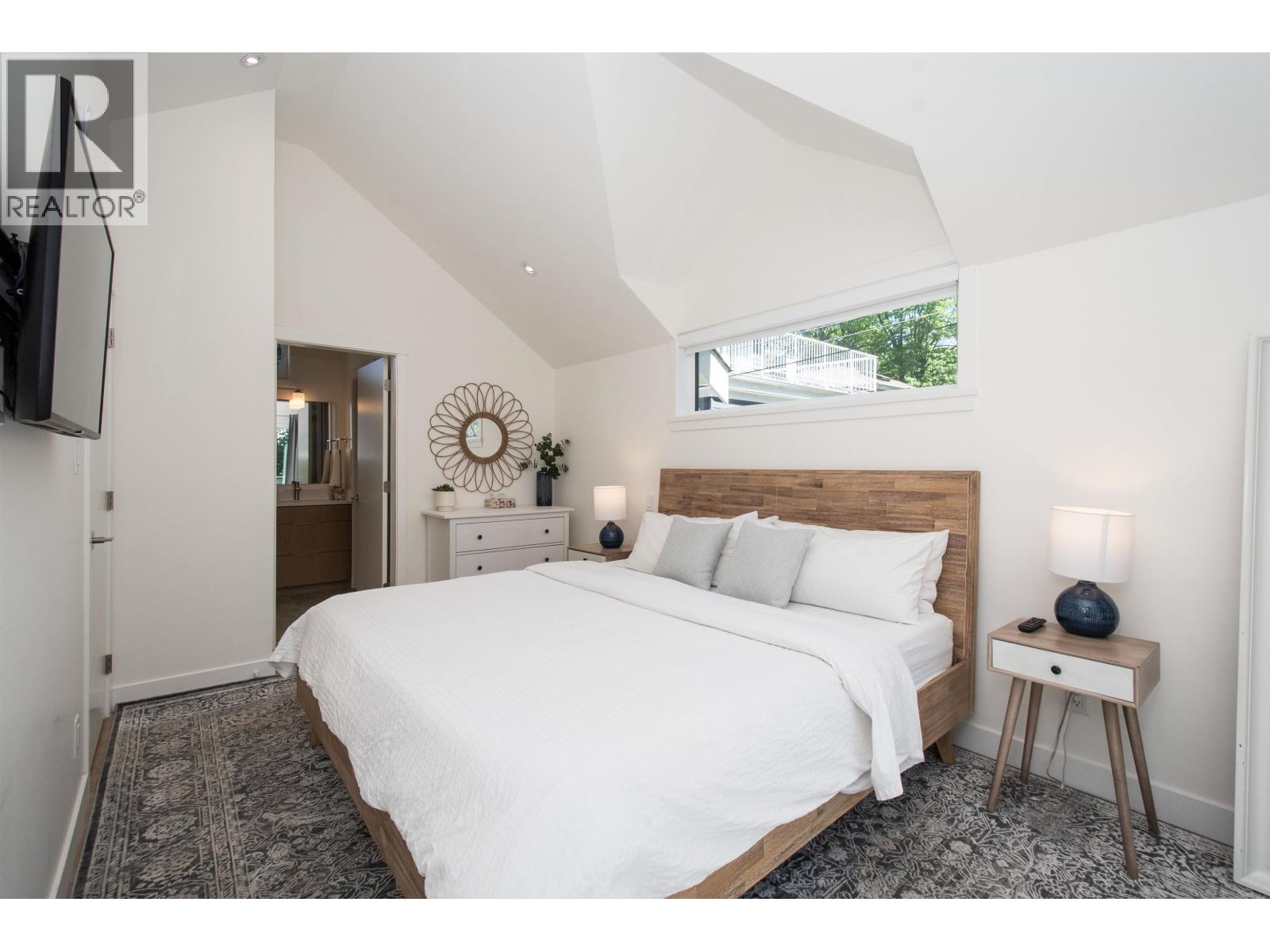 361 W 19th Street, North Vancouver, British Columbia  V7M 1X7 - Photo 35 - R3152639