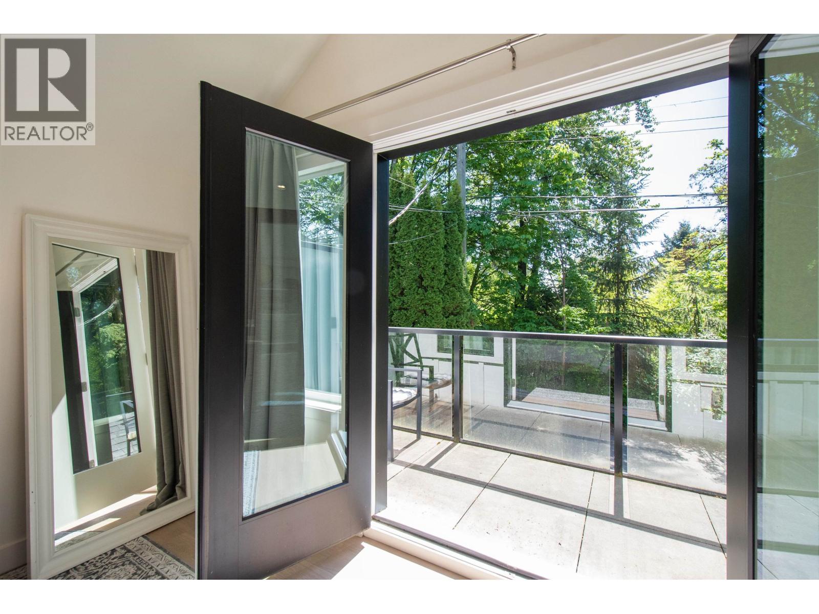 361 W 19th Street, North Vancouver, British Columbia  V7M 1X7 - Photo 36 - R3152639