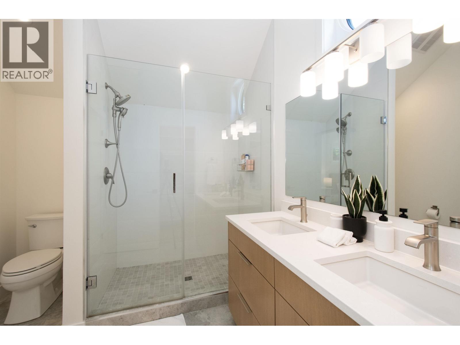 361 W 19th Street, North Vancouver, British Columbia  V7M 1X7 - Photo 38 - R3152639