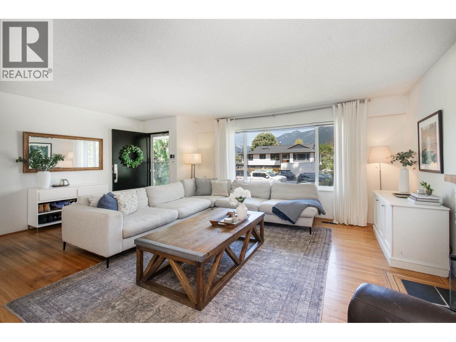 361 W 19th Street, North Vancouver, British Columbia  V7M 1X7 - Photo 5 - R3152639