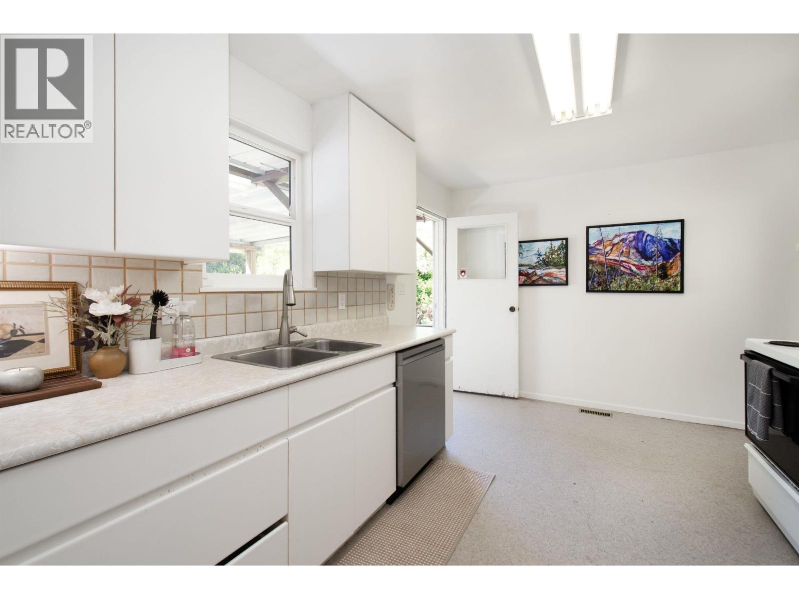 361 W 19th Street, North Vancouver, British Columbia  V7M 1X7 - Photo 8 - R3152639