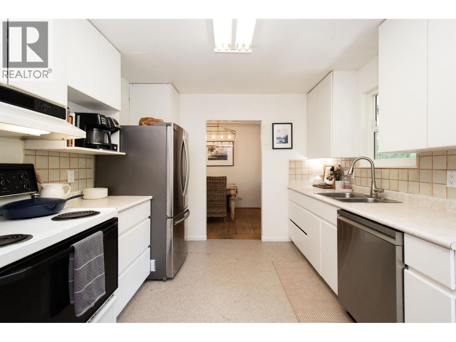 361 W 19th Street, North Vancouver, British Columbia  V7M 1X7 - Photo 9 - R3152639