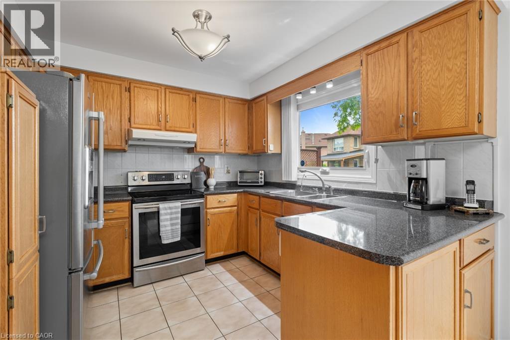 8 Cochrane Avenue, Brampton, Ontario  L6Z 4J4 - Photo 11 - 40852713