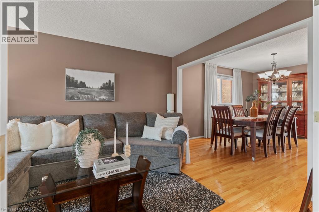 8 Cochrane Avenue, Brampton, Ontario  L6Z 4J4 - Photo 4 - 40852713