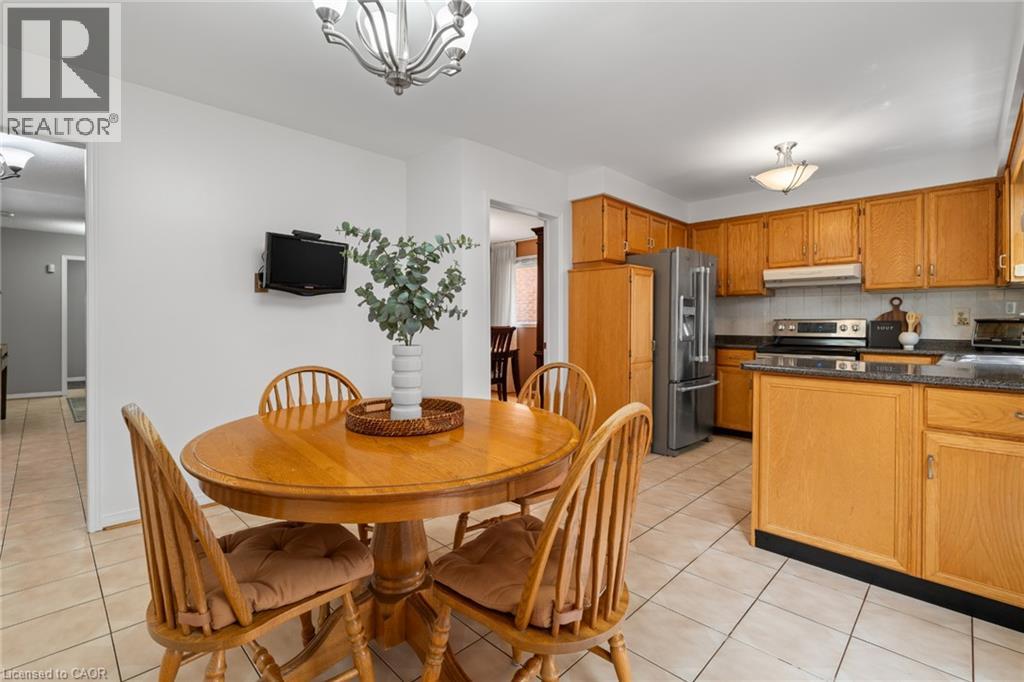 8 Cochrane Avenue, Brampton, Ontario  L6Z 4J4 - Photo 9 - 40852713