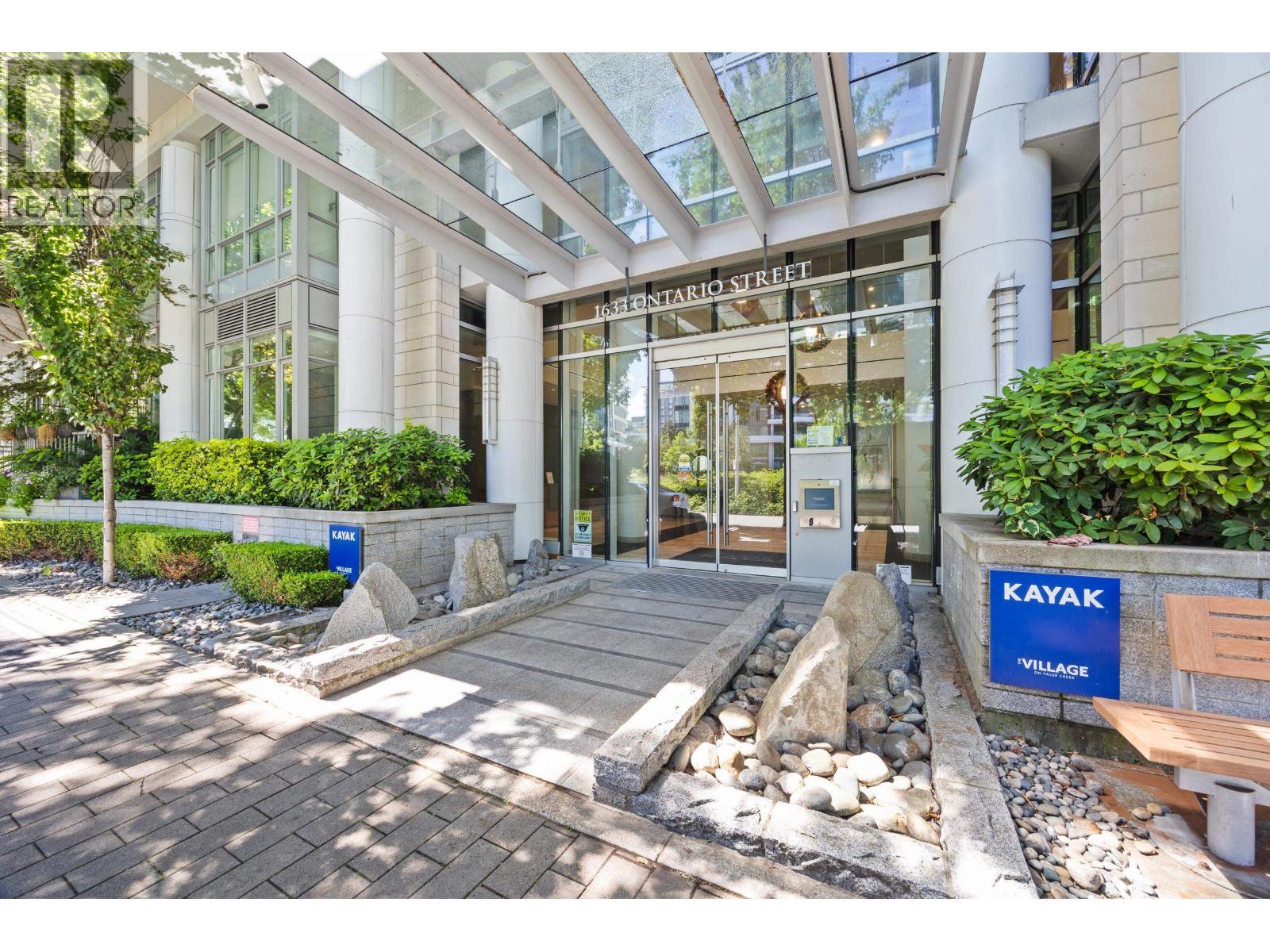 806 1633 Ontario Street, Vancouver, British Columbia  V5Y 0C2 - Photo 3 - R3151617