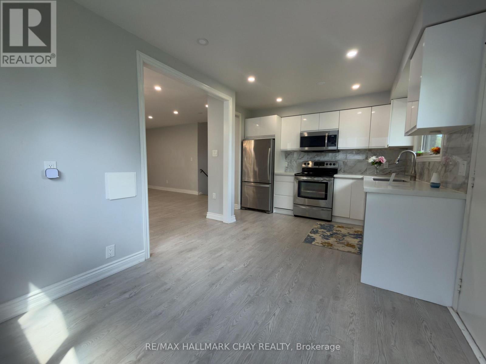 19 Carol Road, Barrie, Ontario L4N 3P6 - Photo 8 - S13636020