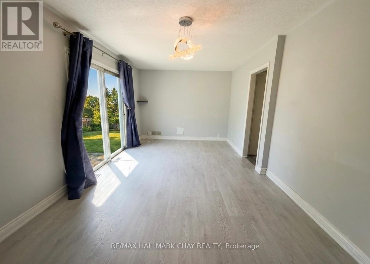 19 Carol Road, Barrie, Ontario L4N 3P6 - Photo 7 - S13636020