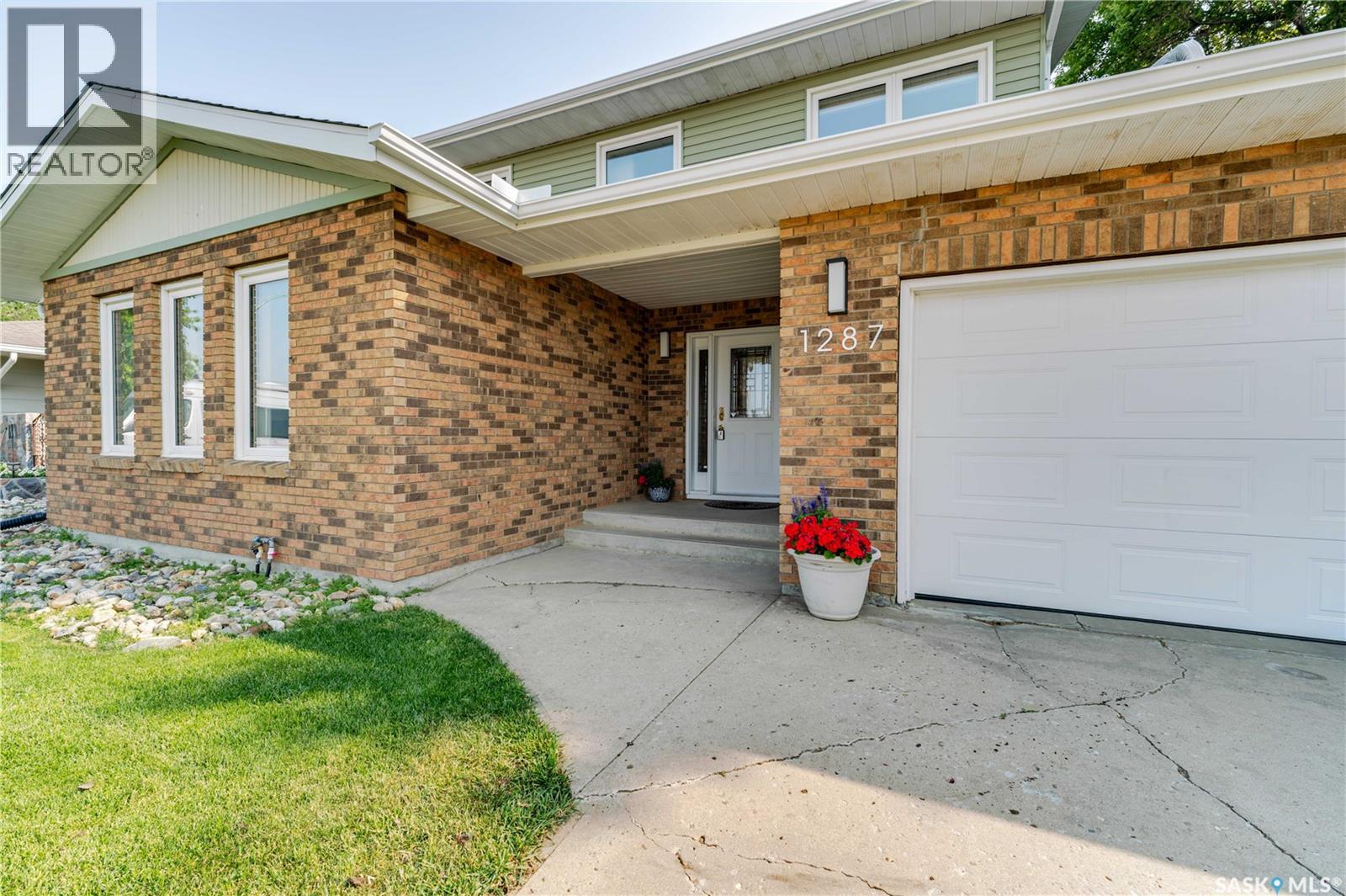 1287 Simcoe Street, Moose Jaw, Saskatchewan  S6H 3J5 - Photo 11 - SK044517