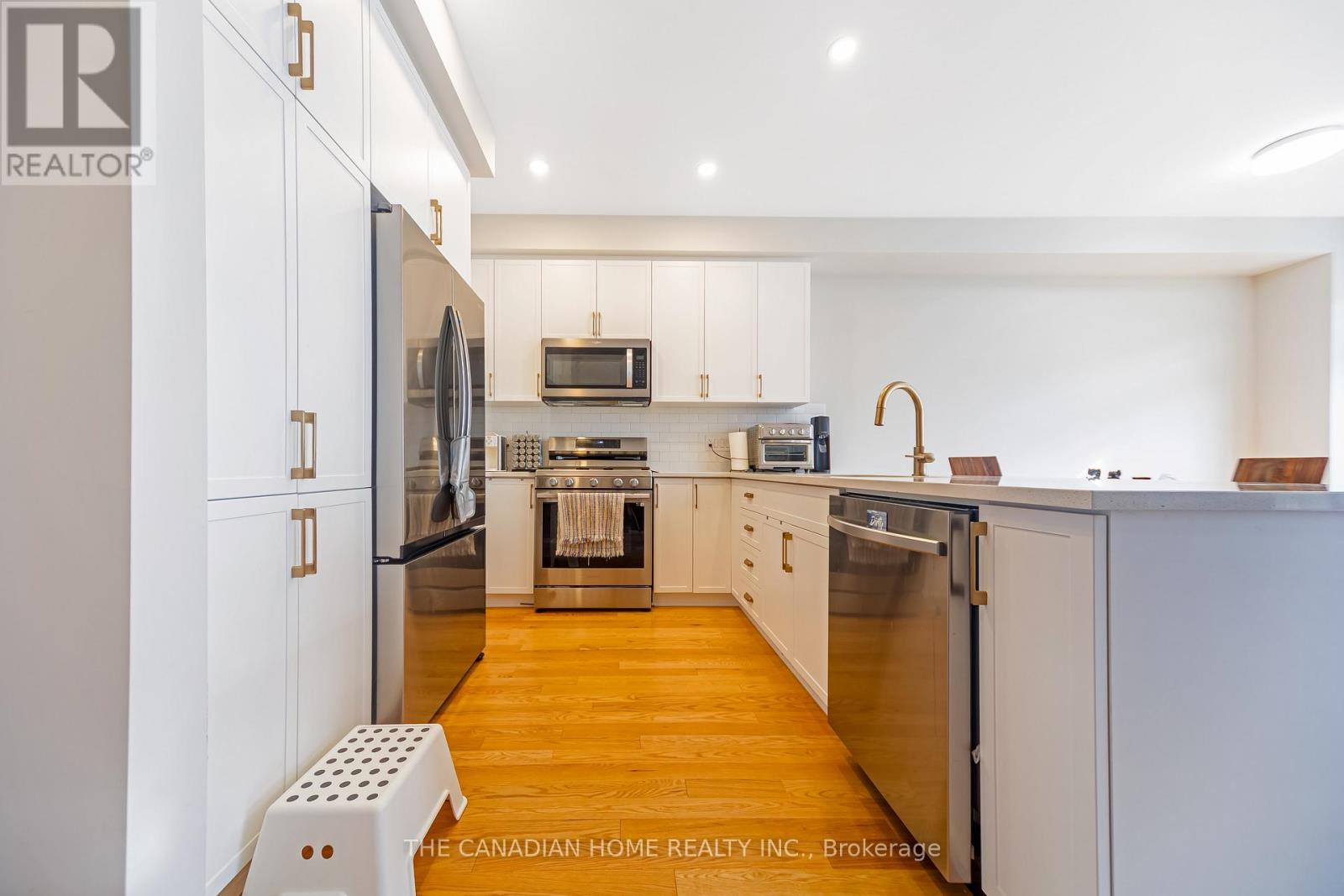921 Clarkia Street, Ottawa, Ontario K1T 0Y2 - Photo 6 - X13637542