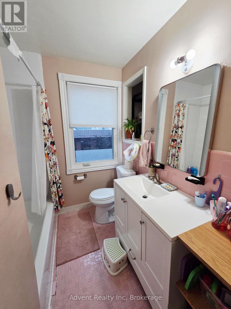 800 Davenport Road, Toronto, Ontario M6G 2B3 - Photo 10 - C13637504