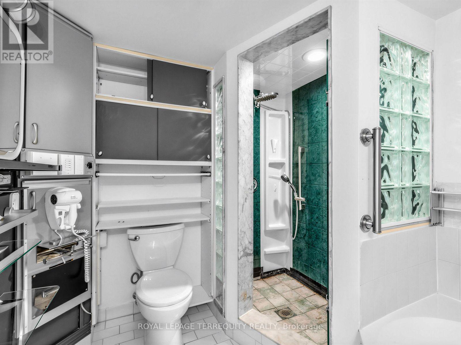 210 - 25 Maitland Street, Toronto, Ontario M4Y 2W1 - Photo 13 - C13637524