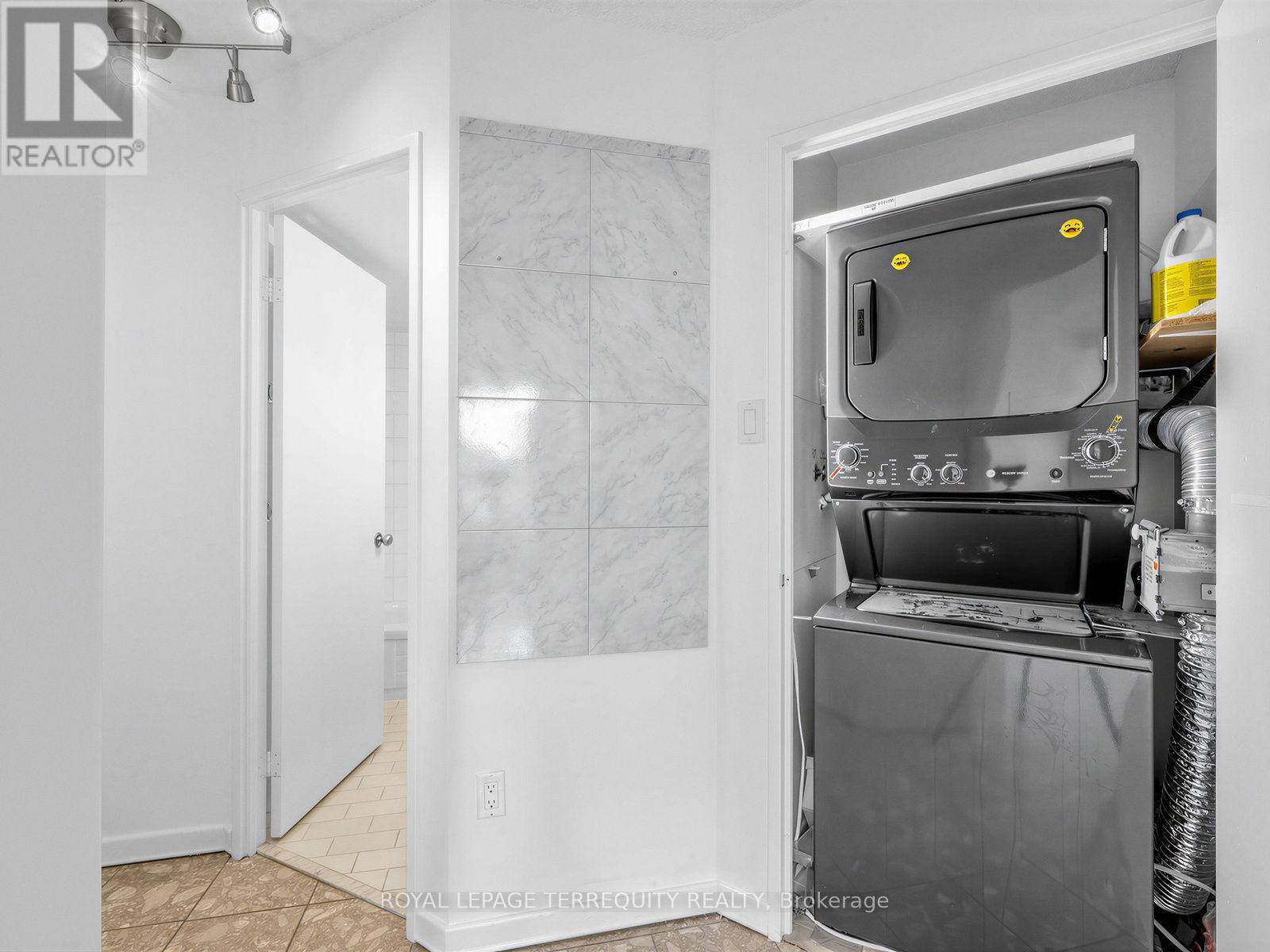 210 - 25 Maitland Street, Toronto, Ontario M4Y 2W1 - Photo 18 - C13637524