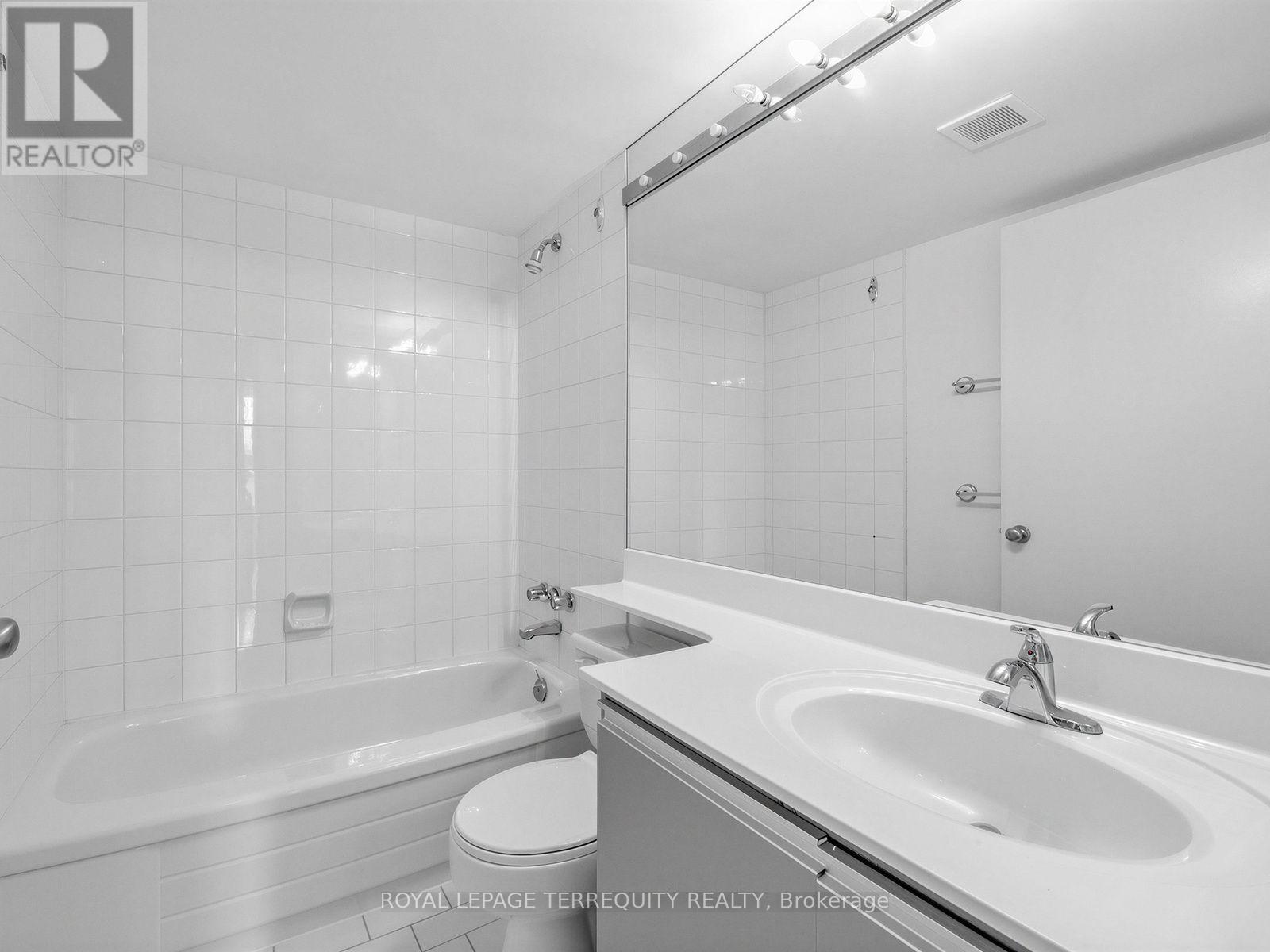 210 - 25 Maitland Street, Toronto, Ontario M4Y 2W1 - Photo 19 - C13637524