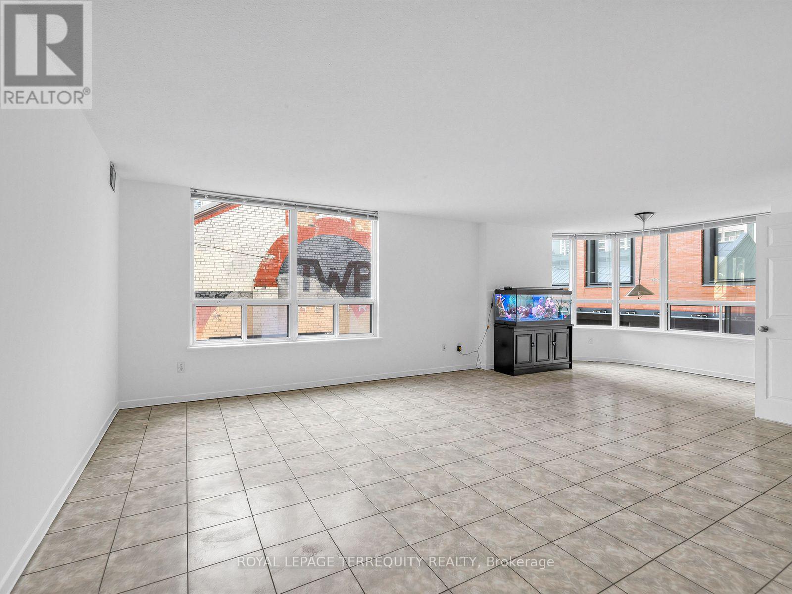 210 - 25 Maitland Street, Toronto, Ontario M4Y 2W1 - Photo 2 - C13637524