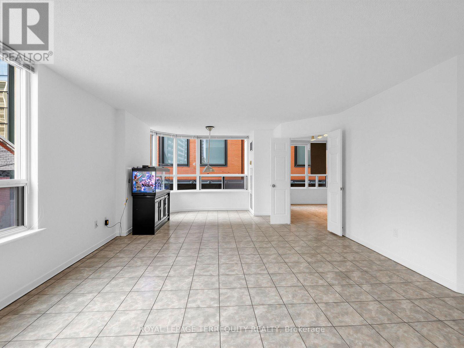 210 - 25 Maitland Street, Toronto, Ontario M4Y 2W1 - Photo 3 - C13637524