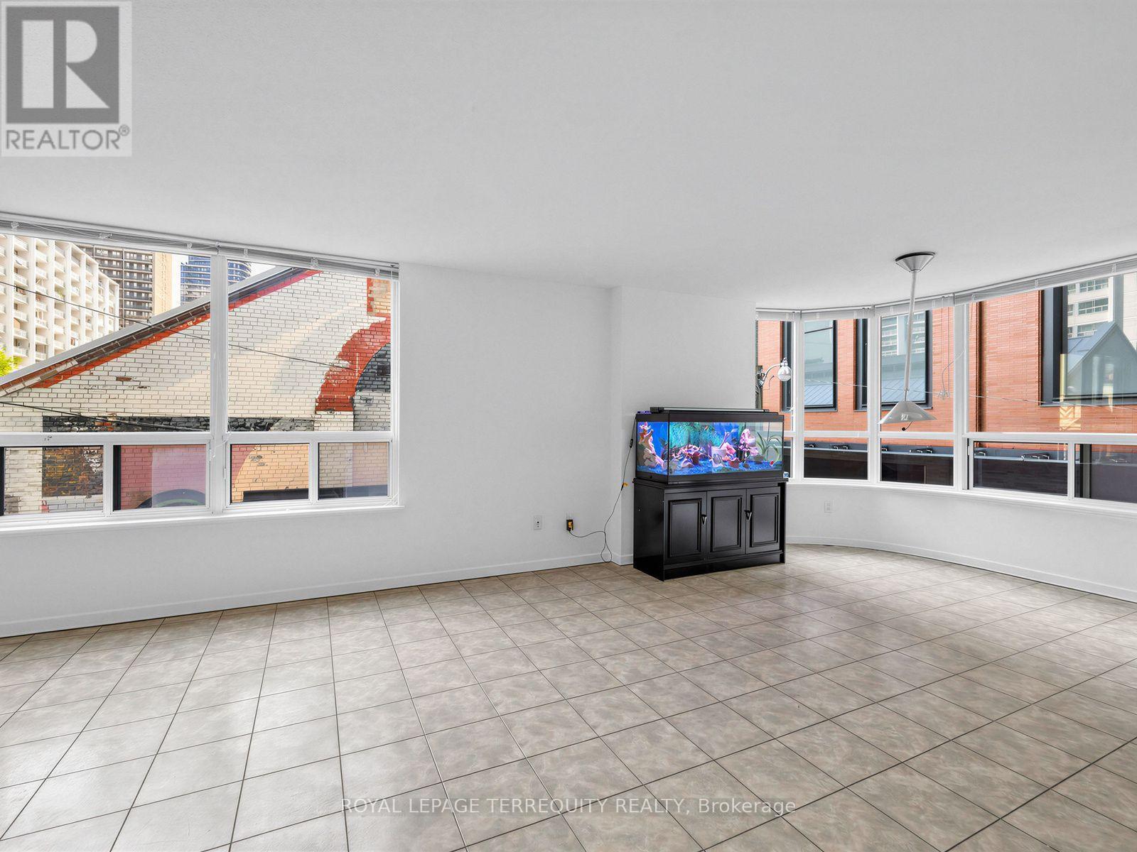 210 - 25 Maitland Street, Toronto, Ontario M4Y 2W1 - Photo 4 - C13637524