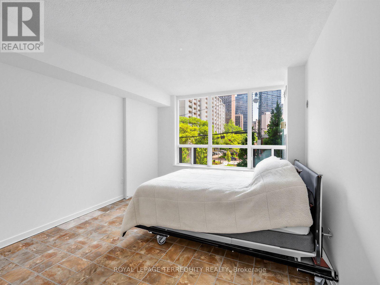 210 - 25 Maitland Street, Toronto, Ontario M4Y 2W1 - Photo 8 - C13637524
