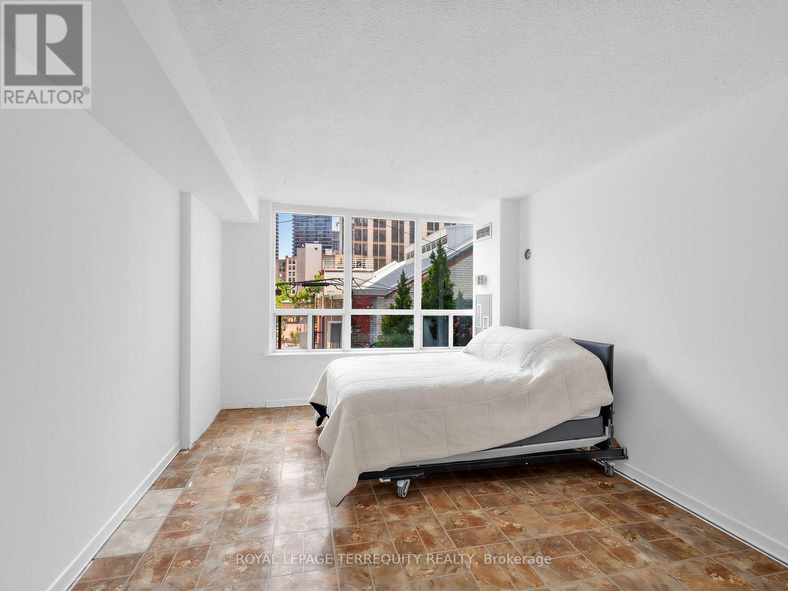 210 - 25 Maitland Street, Toronto, Ontario M4Y 2W1 - Photo 9 - C13637524