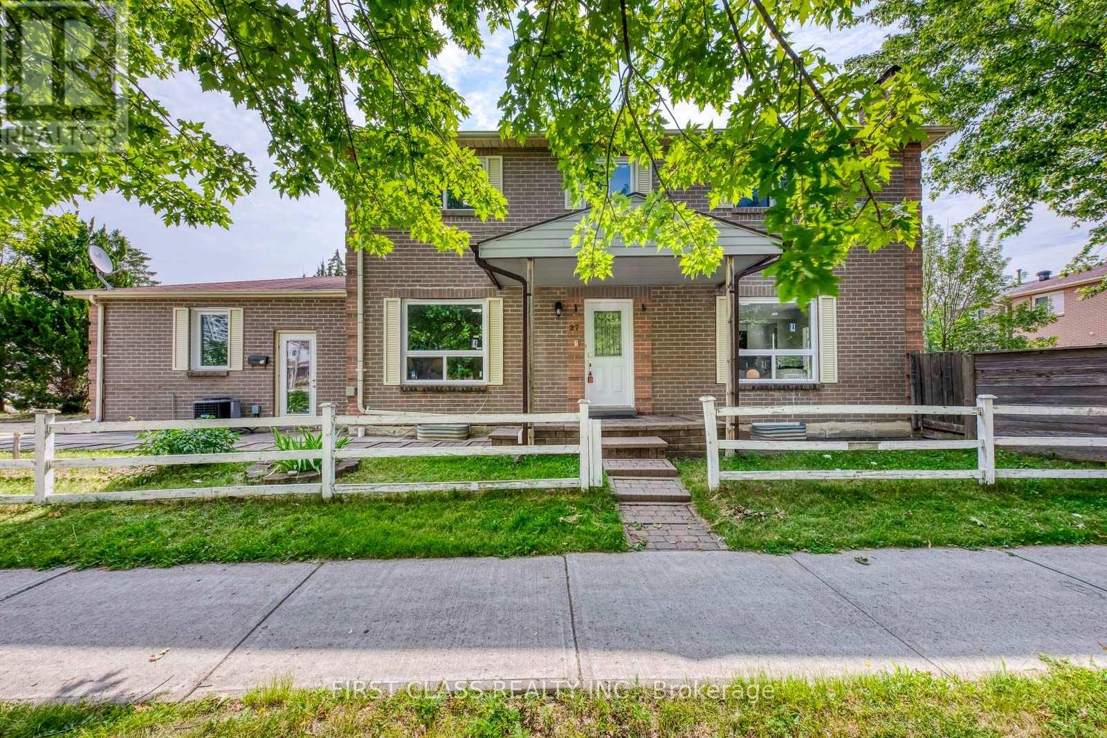 27 Alton Towers Circle, Toronto, Ontario  M1V 3T2 - Photo 2 - E13637514