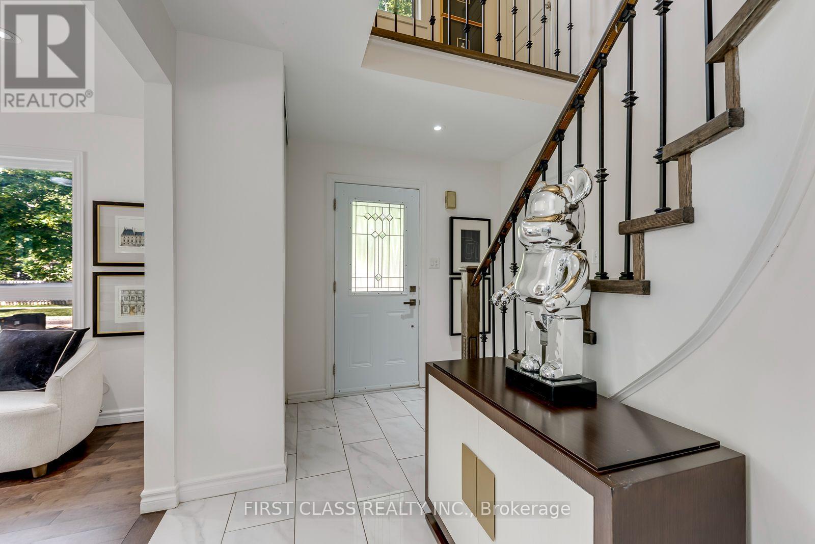 27 Alton Towers Circle, Toronto, Ontario  M1V 3T2 - Photo 3 - E13637514
