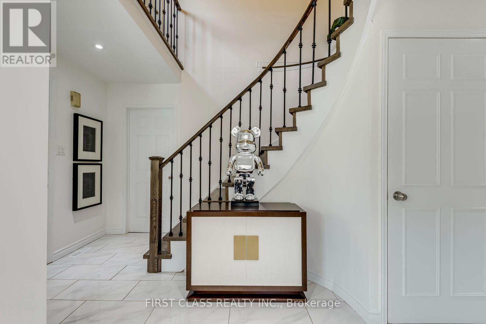27 Alton Towers Circle, Toronto, Ontario  M1V 3T2 - Photo 7 - E13637514