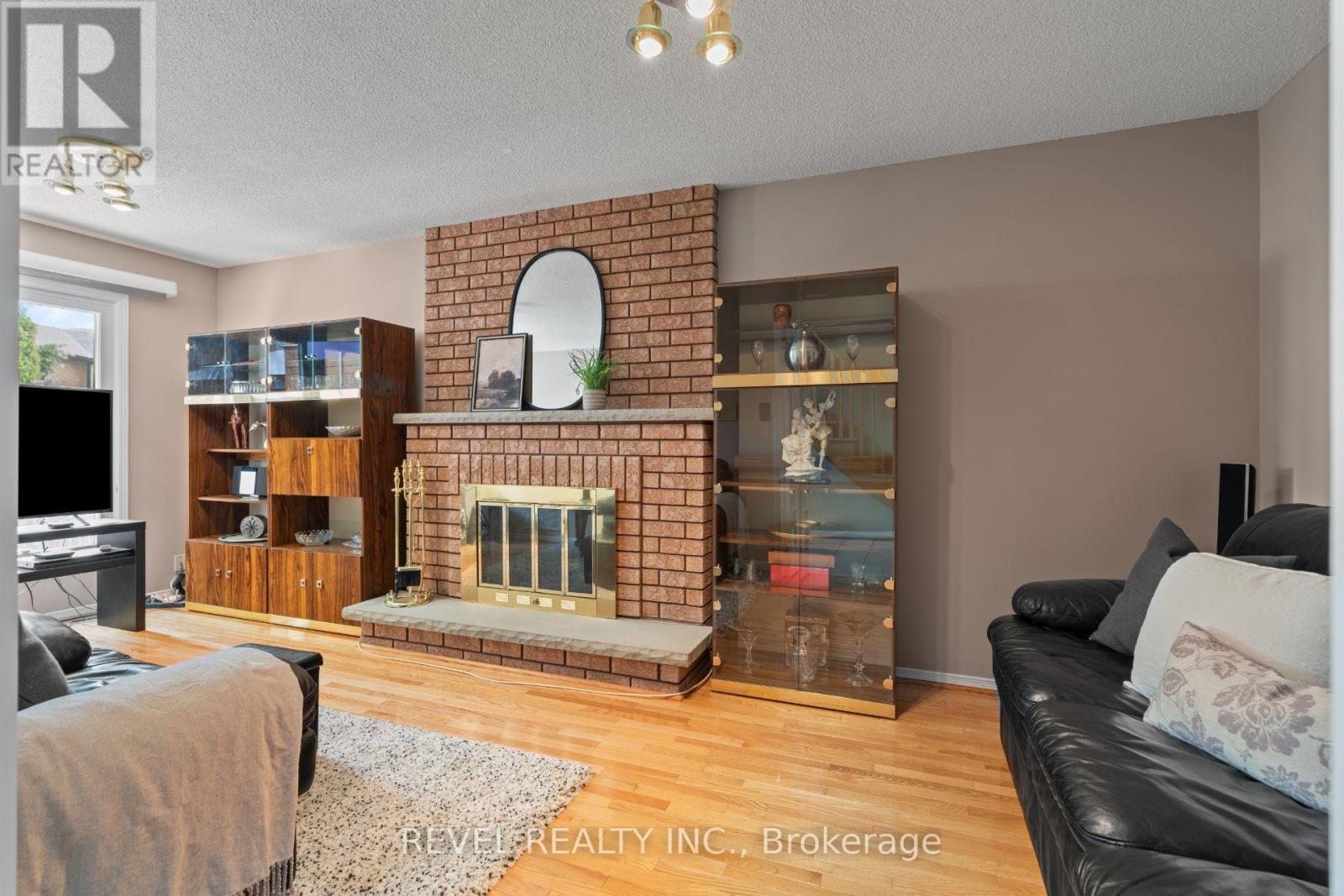 8 Cochrane Avenue, Brampton, Ontario  L6Z 4J4 - Photo 12 - W13637502