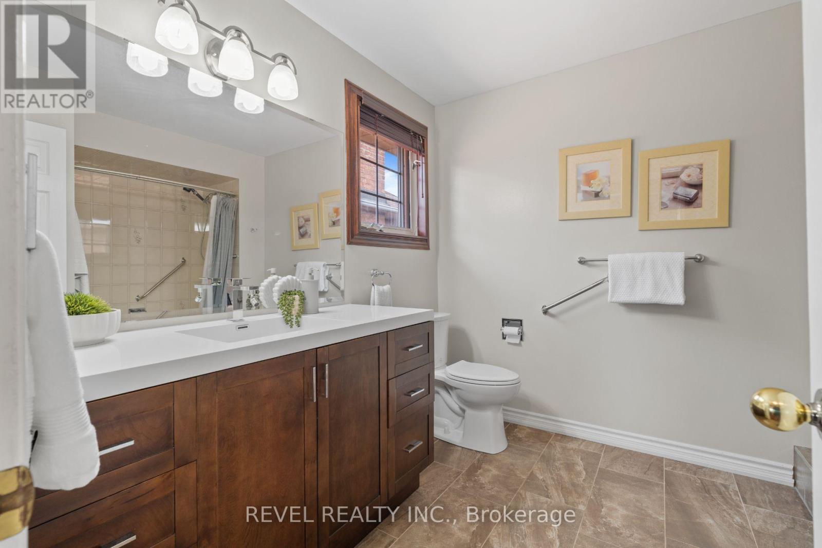 8 Cochrane Avenue, Brampton, Ontario  L6Z 4J4 - Photo 17 - W13637502