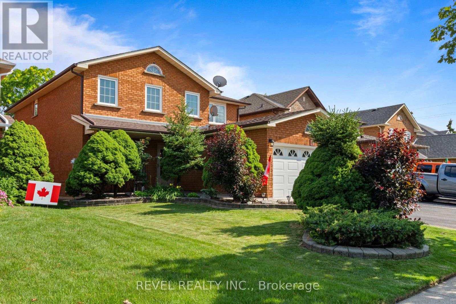 8 Cochrane Avenue, Brampton, Ontario  L6Z 4J4 - Photo 2 - W13637502