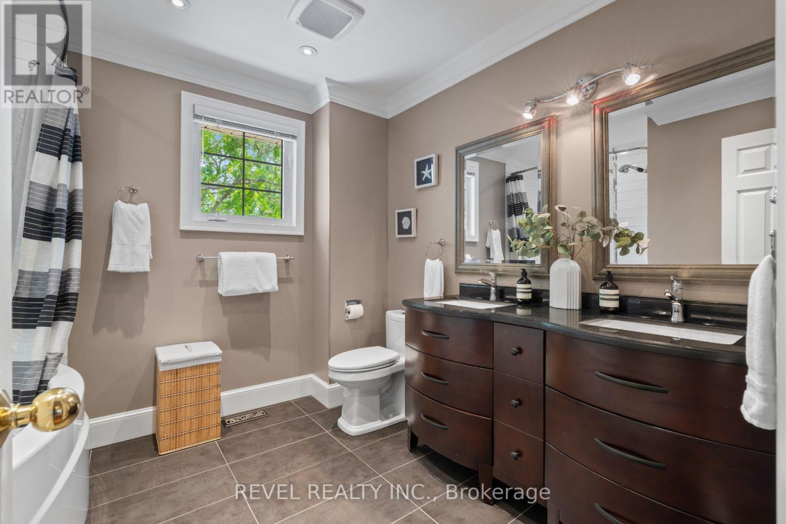 8 Cochrane Avenue, Brampton, Ontario  L6Z 4J4 - Photo 23 - W13637502