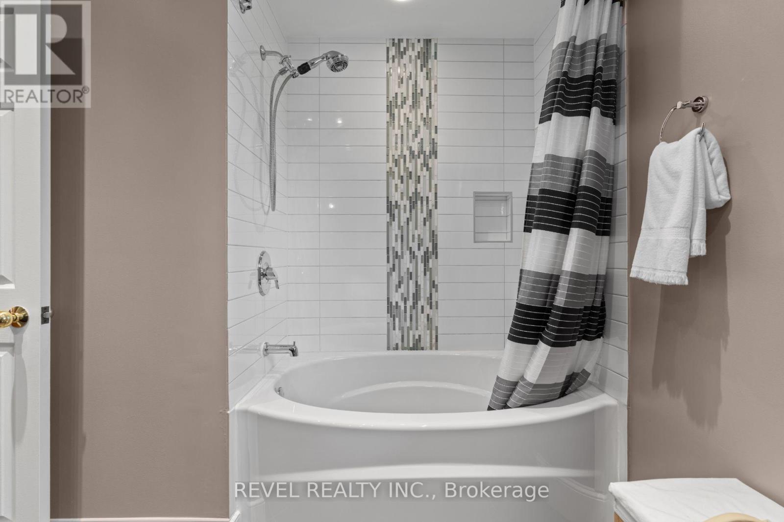 8 Cochrane Avenue, Brampton, Ontario  L6Z 4J4 - Photo 24 - W13637502
