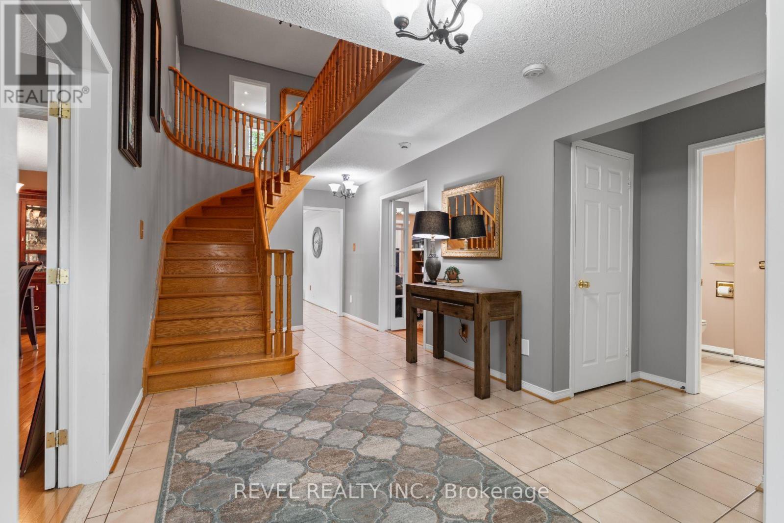 8 Cochrane Avenue, Brampton, Ontario  L6Z 4J4 - Photo 3 - W13637502