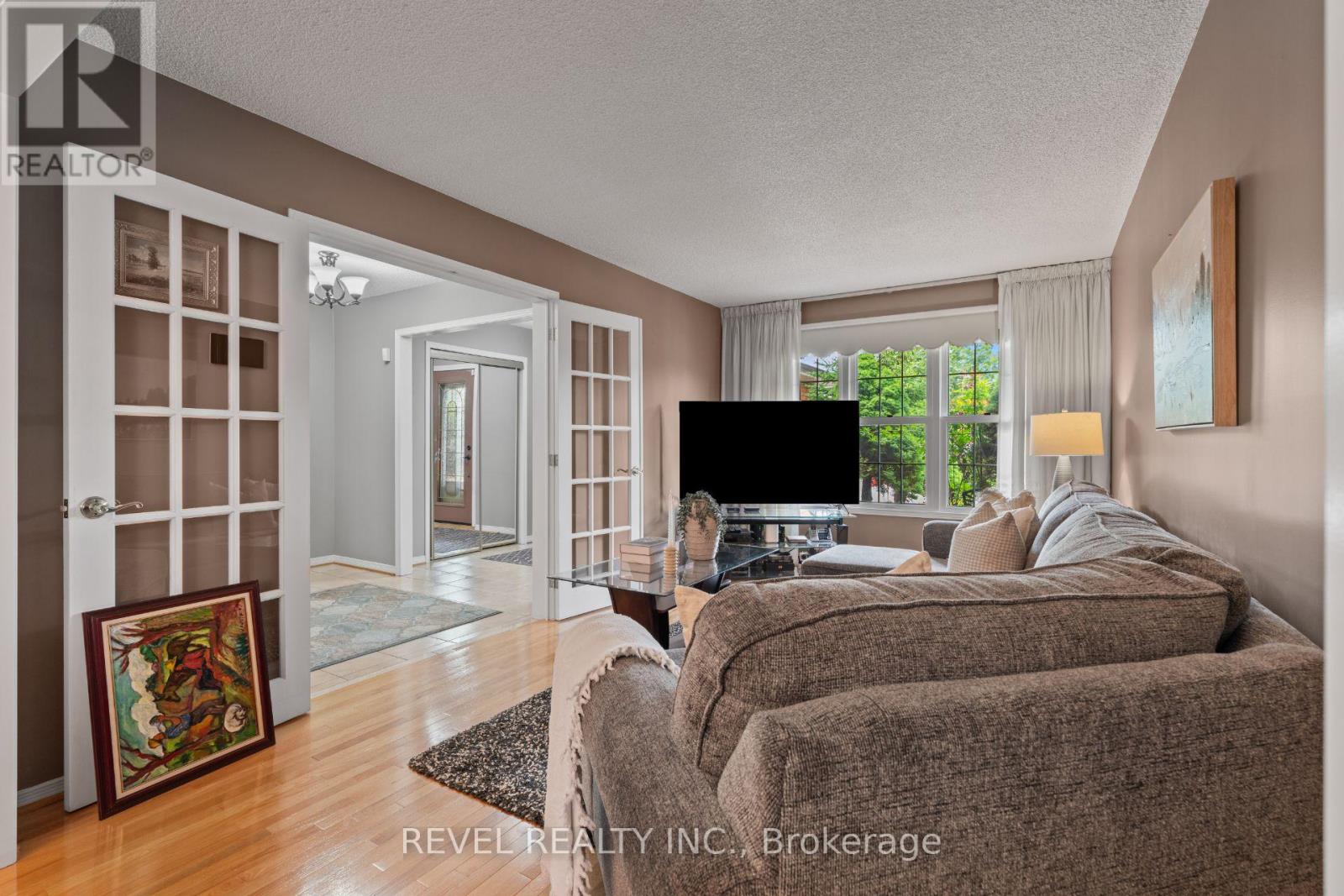 8 Cochrane Avenue, Brampton, Ontario  L6Z 4J4 - Photo 5 - W13637502