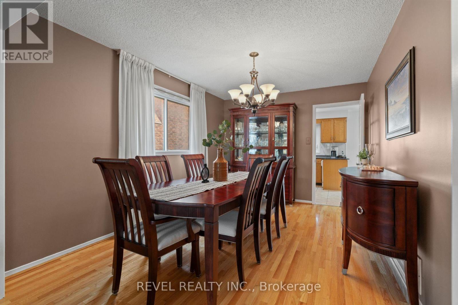 8 Cochrane Avenue, Brampton, Ontario  L6Z 4J4 - Photo 6 - W13637502