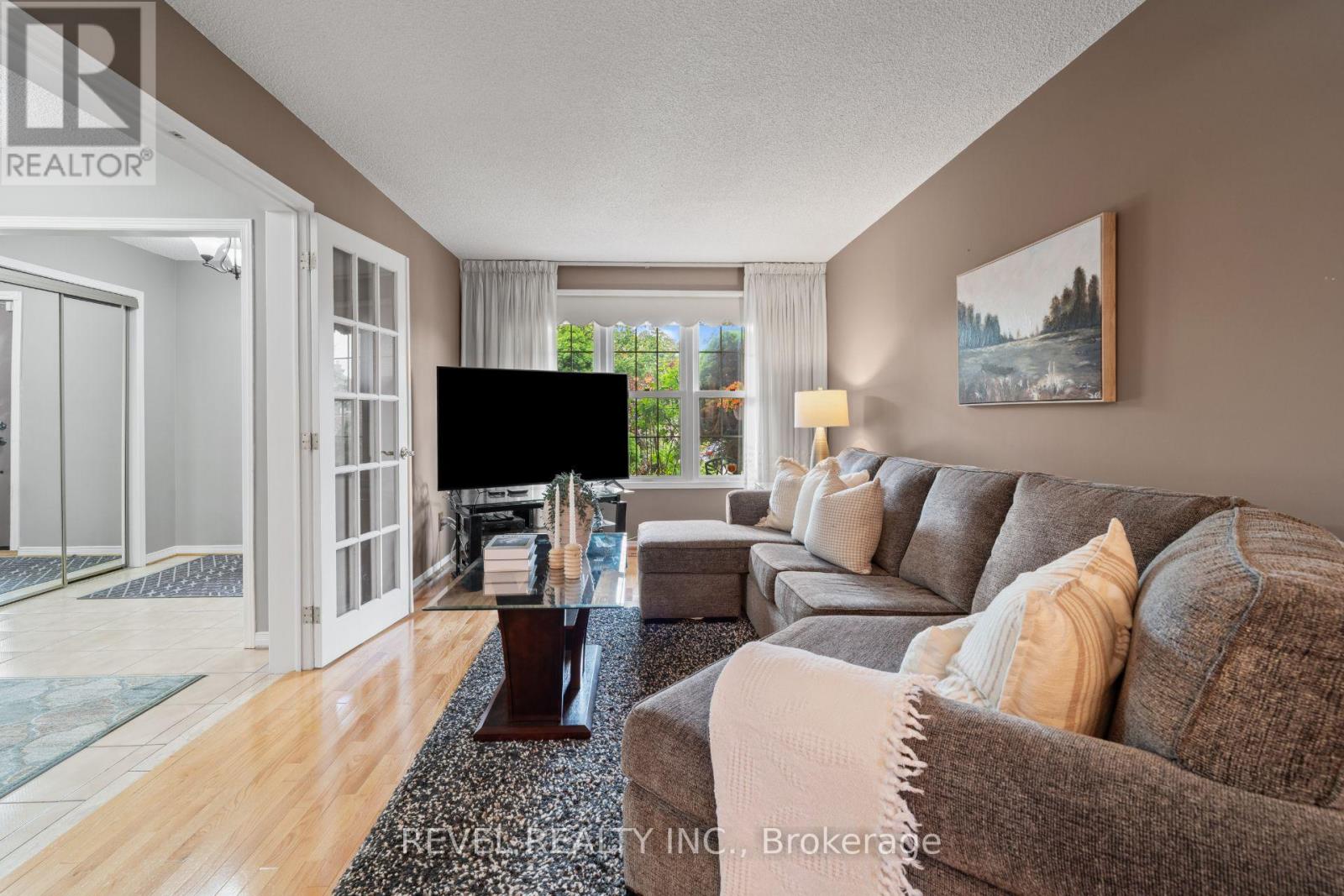 8 Cochrane Avenue, Brampton, Ontario  L6Z 4J4 - Photo 8 - W13637502