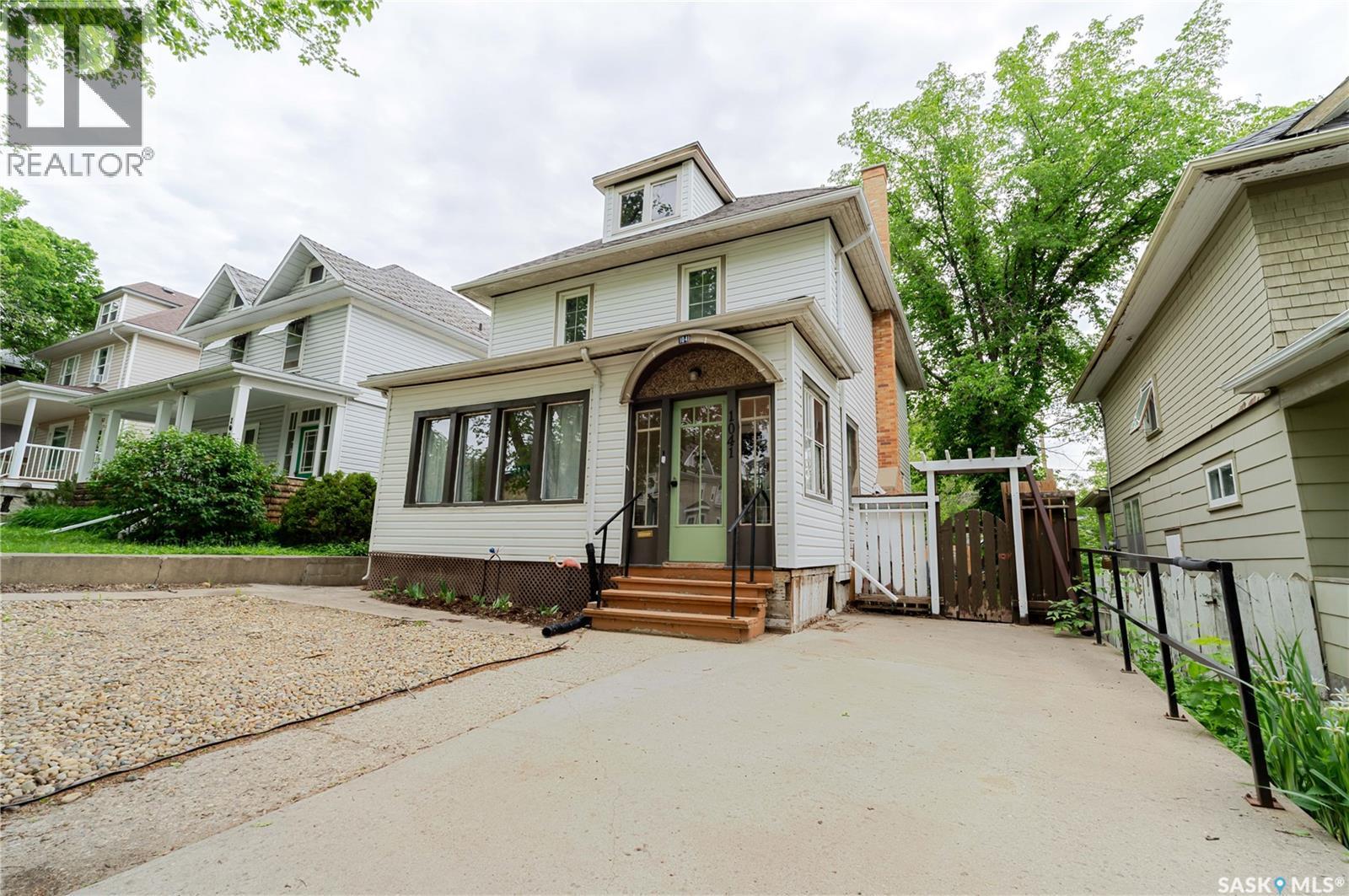 1041 2nd Avenue Nw, Moose Jaw, Saskatchewan  S6H 3R3 - Photo 1 - SK044534