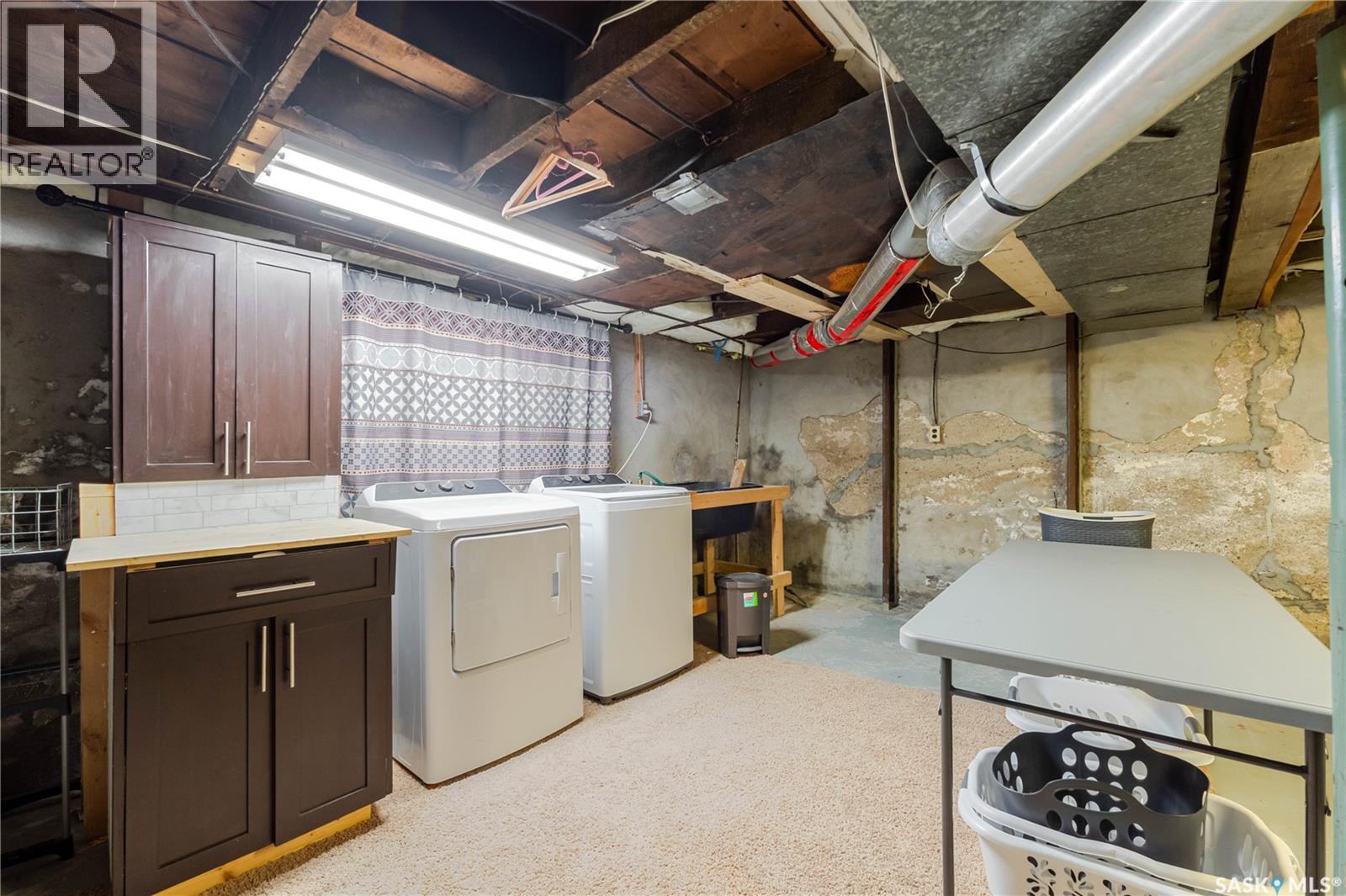 1041 2nd Avenue Nw, Moose Jaw, Saskatchewan  S6H 3R3 - Photo 47 - SK044534