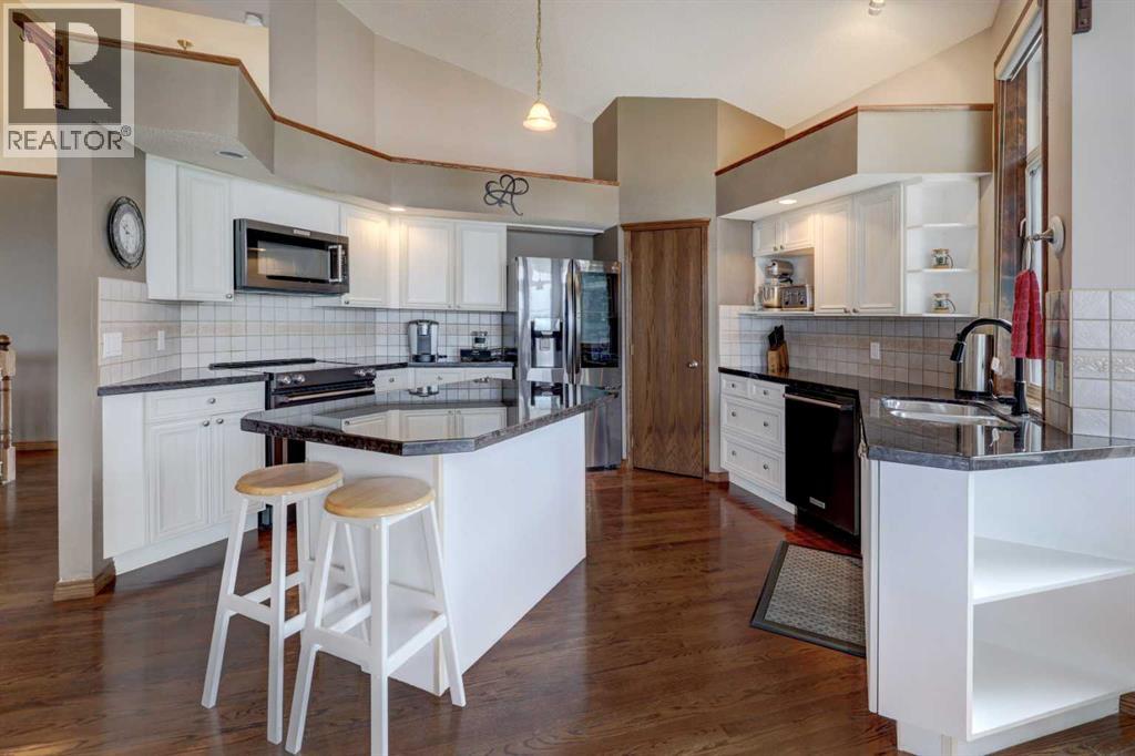 321 Gleneagles View, Cochrane, Alberta  T4C 1P4 - Photo 16 - A2334747